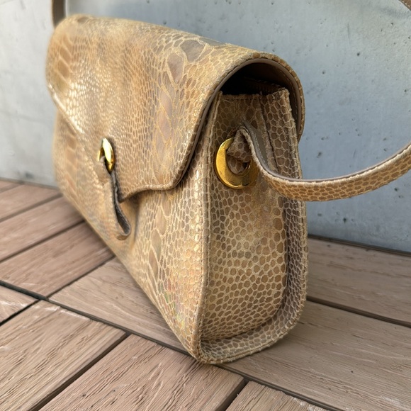 Stuart Weitzman beige snake skin embossed small flap bag - Picture 10 of 11